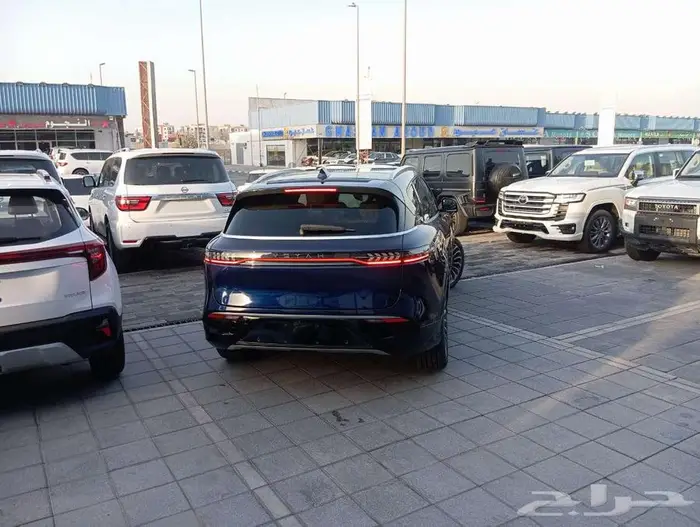 فويا فري   SUV دبي رأس الخور الصناعية 3 5