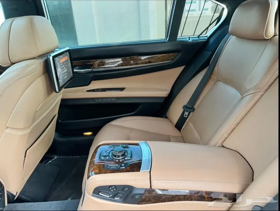 للبيع BMW 750 Li فل الفل 2014 بدي محركات وصيانة وكالة 17