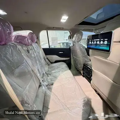 لاندكروزر ( GXR 4 ) موديل 2025 بنزين - 284500 بطاقه 5