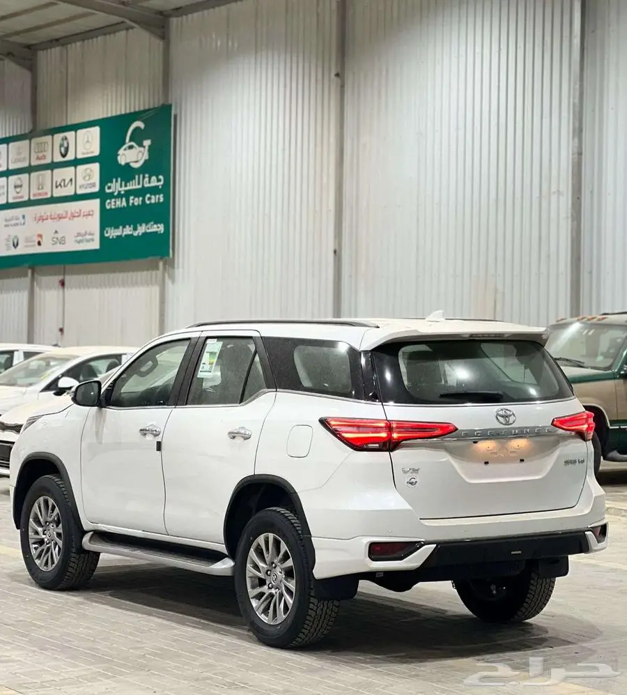 فورشنر بنزين 6سرندل VX1 2025 ويتوفر VX3 . 2