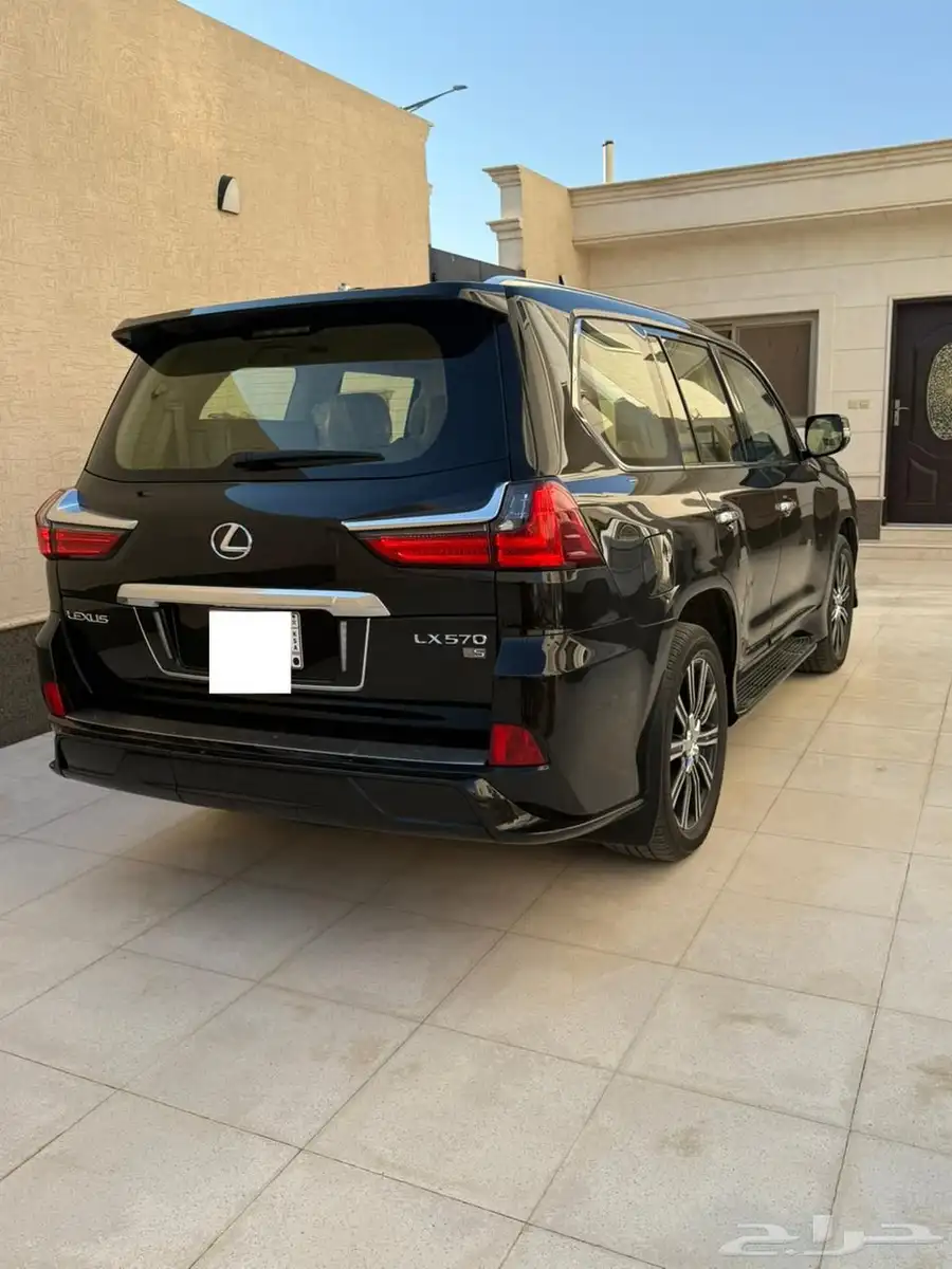 جيب لكزس LX 2021 سعودي فل كامل اسود 9
