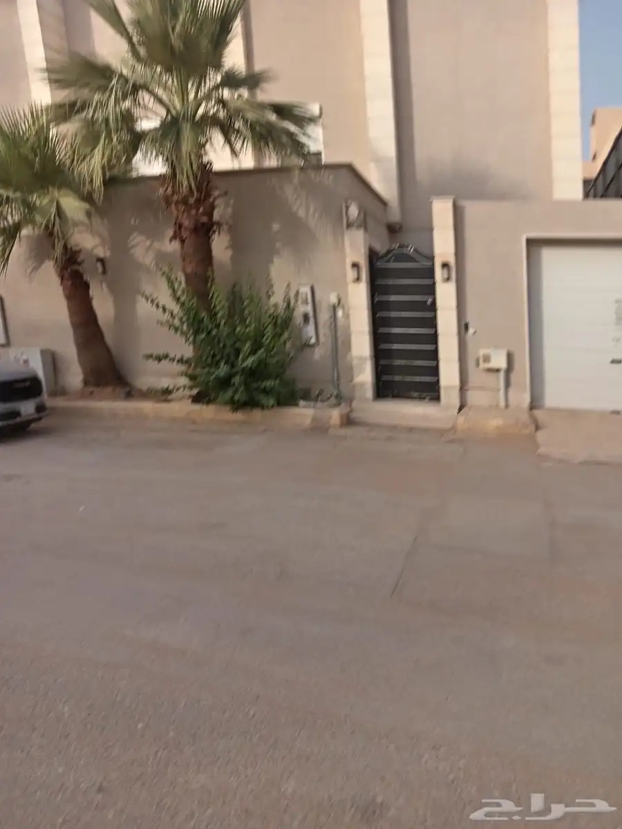 فيلا درج داخلي فقط 200 متر الموتسيه شارع 20 2