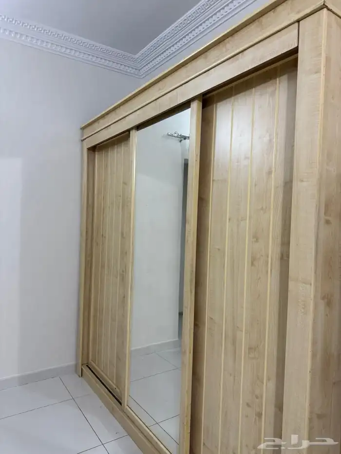 دولاب كبير وسرير 3