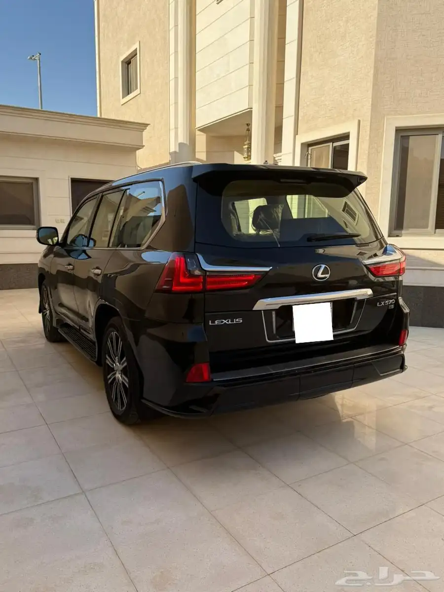 جيب لكزس LX 2021 سعودي فل كامل اسود 10