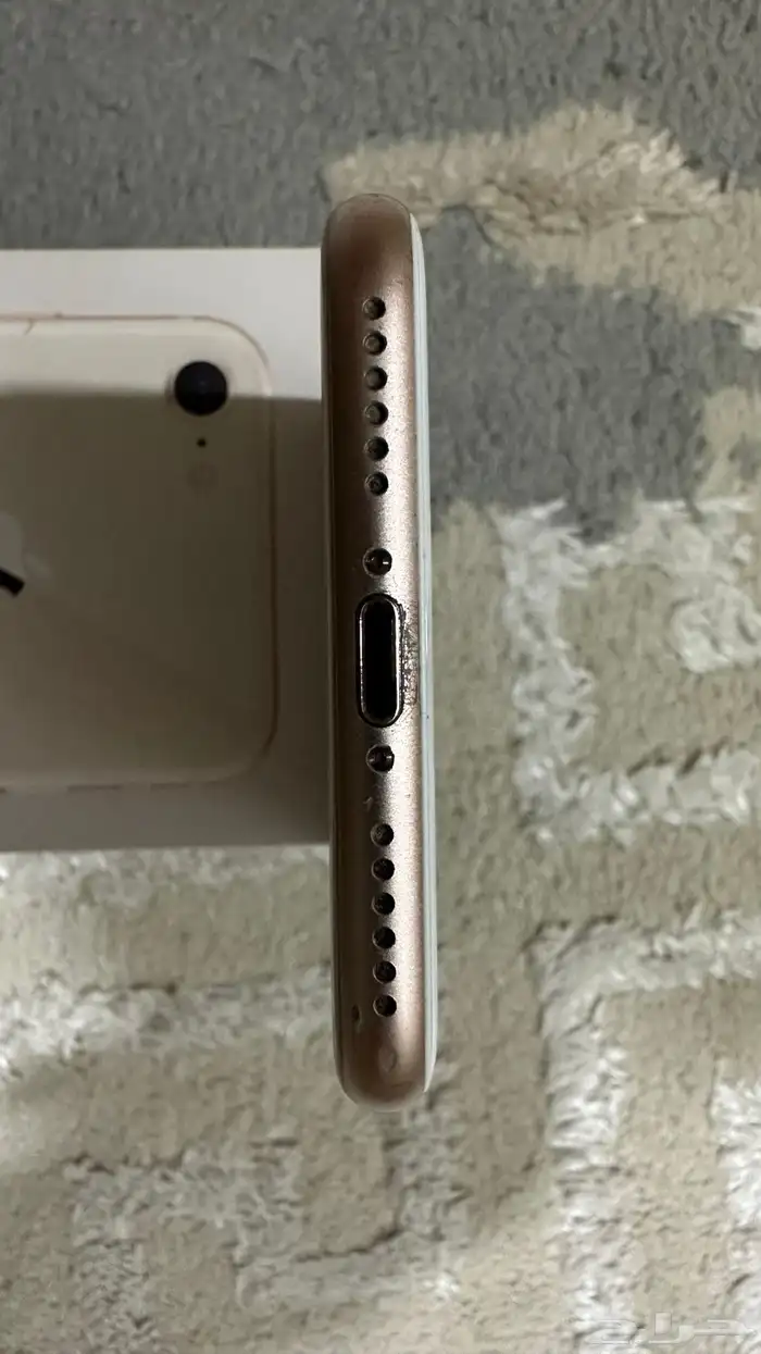 للبيع iPhone 8 ذهبي   64 جيجا 4