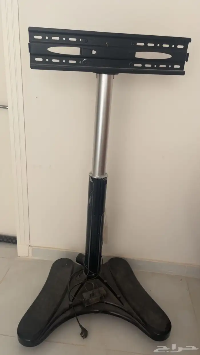 جهاز رياضي كهربائي للبيع بحاله جيده وحامل تلفزيون 2