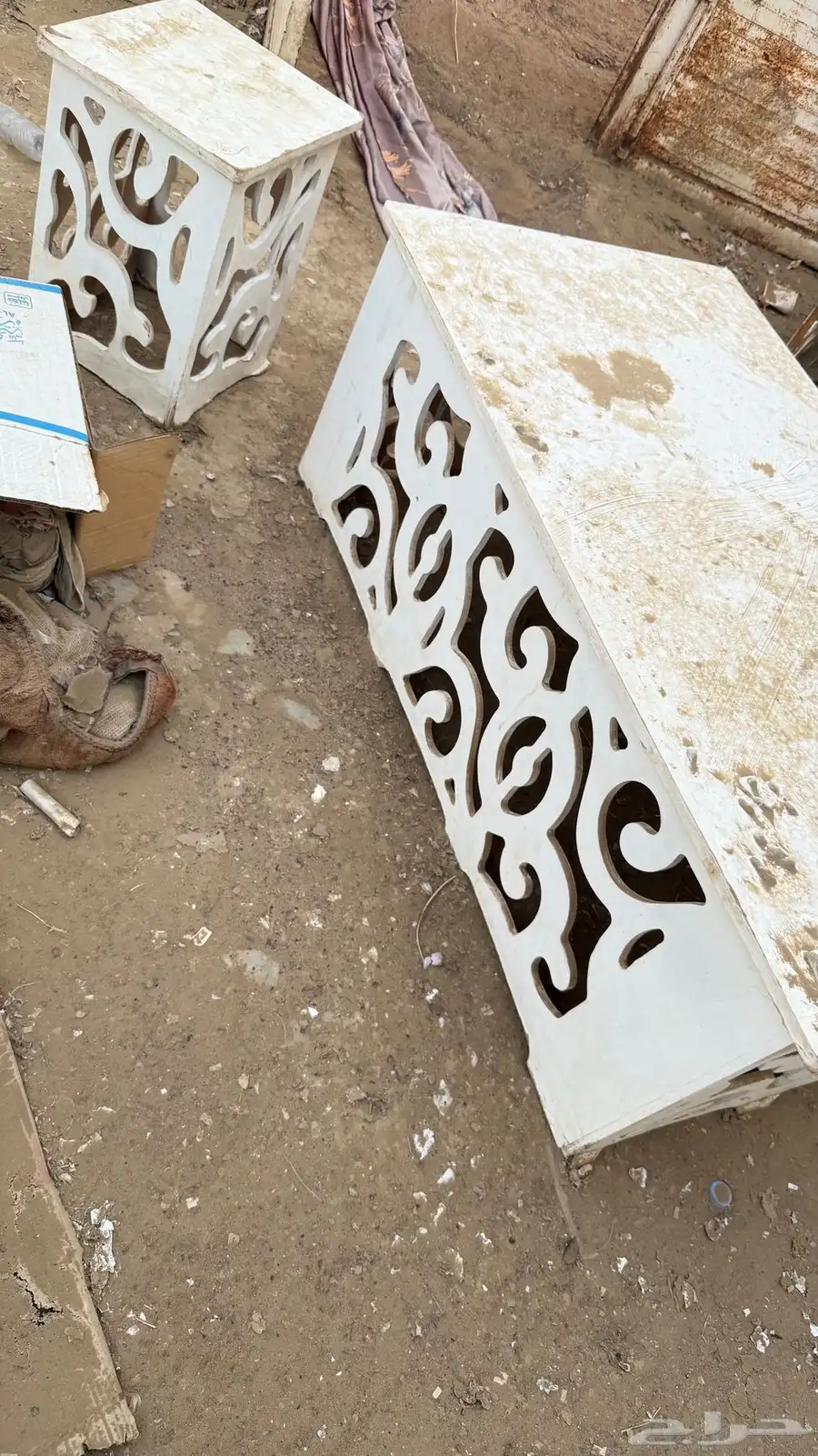 طاولة تلفزيون نظيفه تحتاج غسيل فقط العدد 2 وحده كبيره وصغير 0