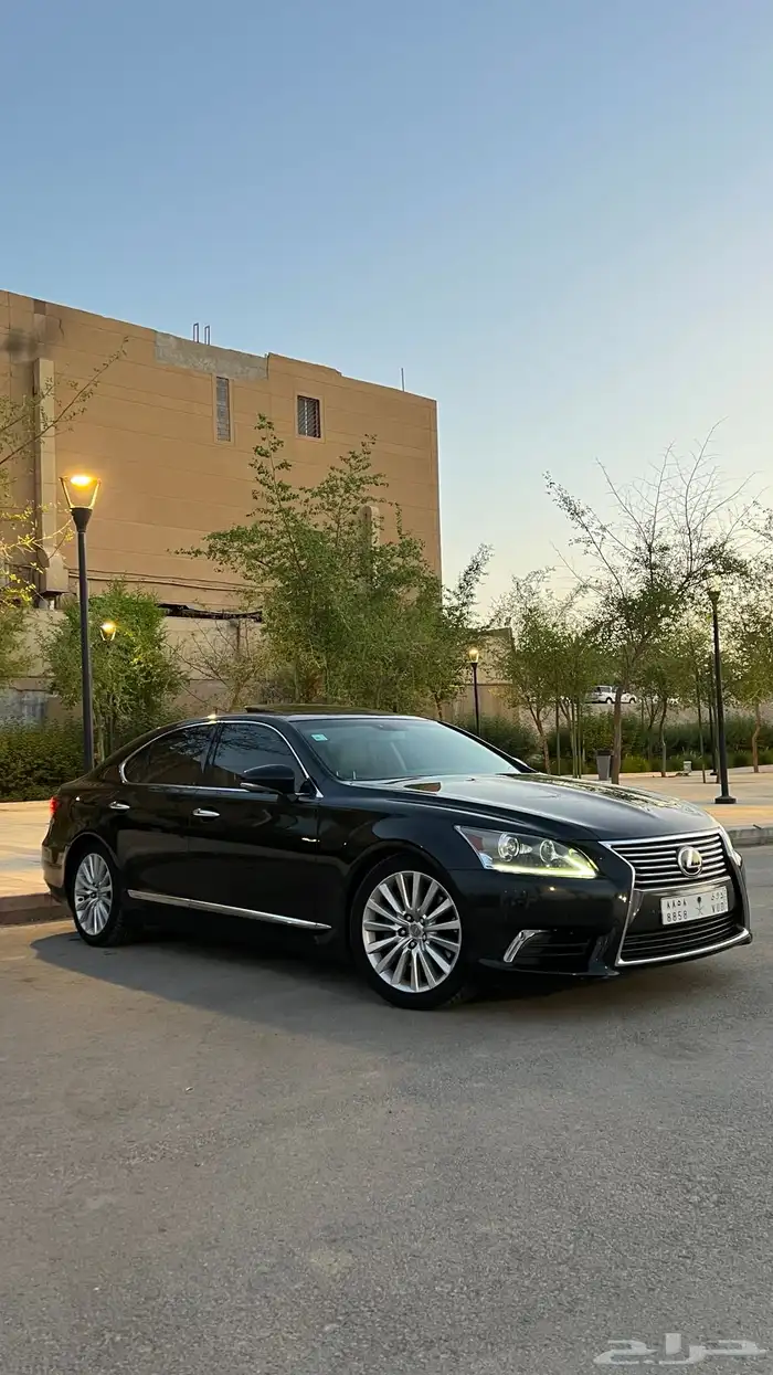 لكزس LS460 موديل 2017 بحالة ممتازه 1
