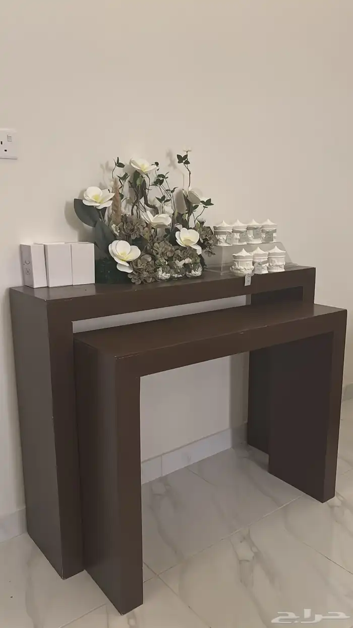 طاولة استقبال أو مدخل 1