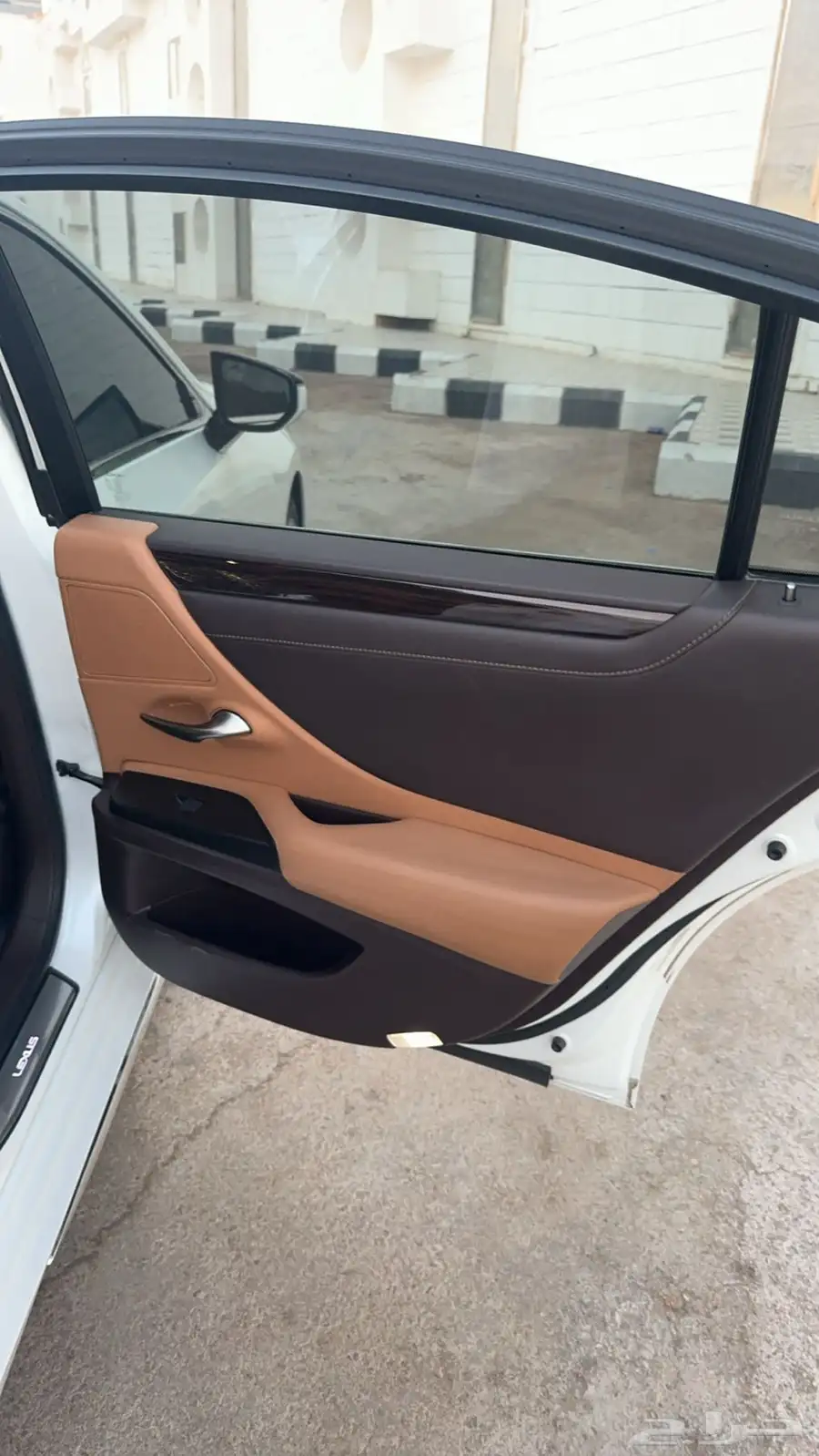 es350 2019 نظيف جدا 24
