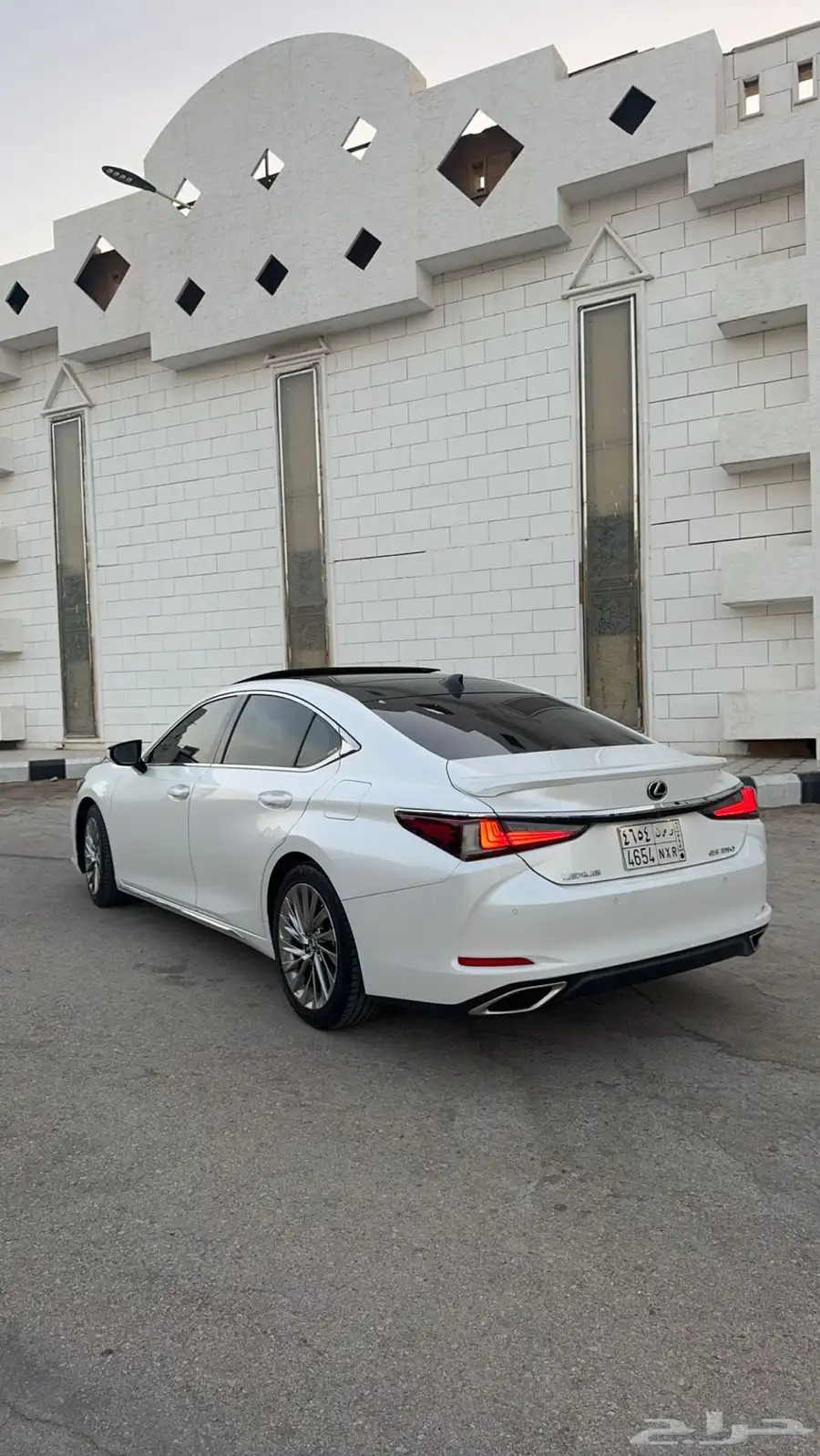 es350 2019 نظيف جدا 13