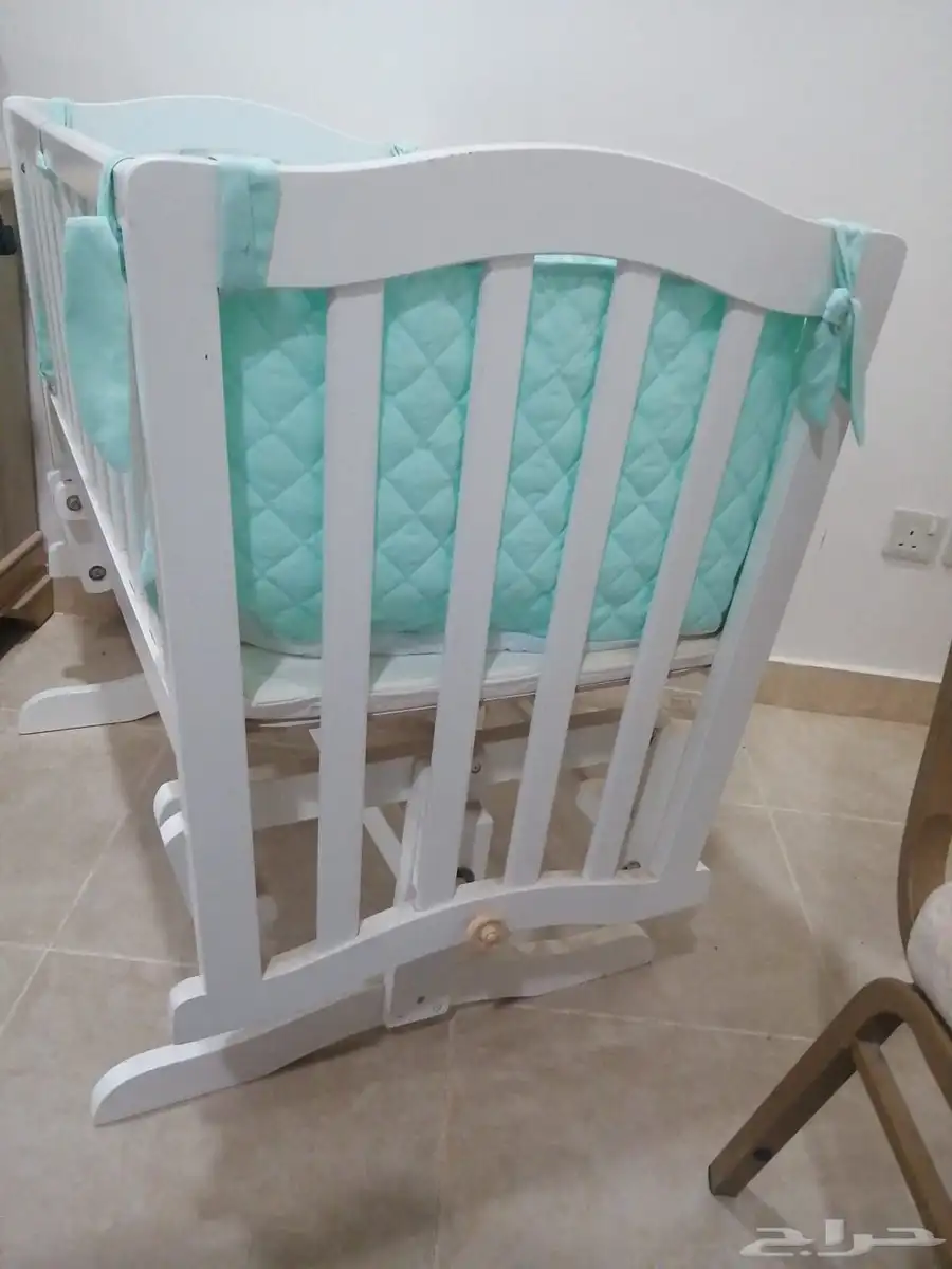 سرير اطفال هزاز الاستخدام شهر تقريبا 3