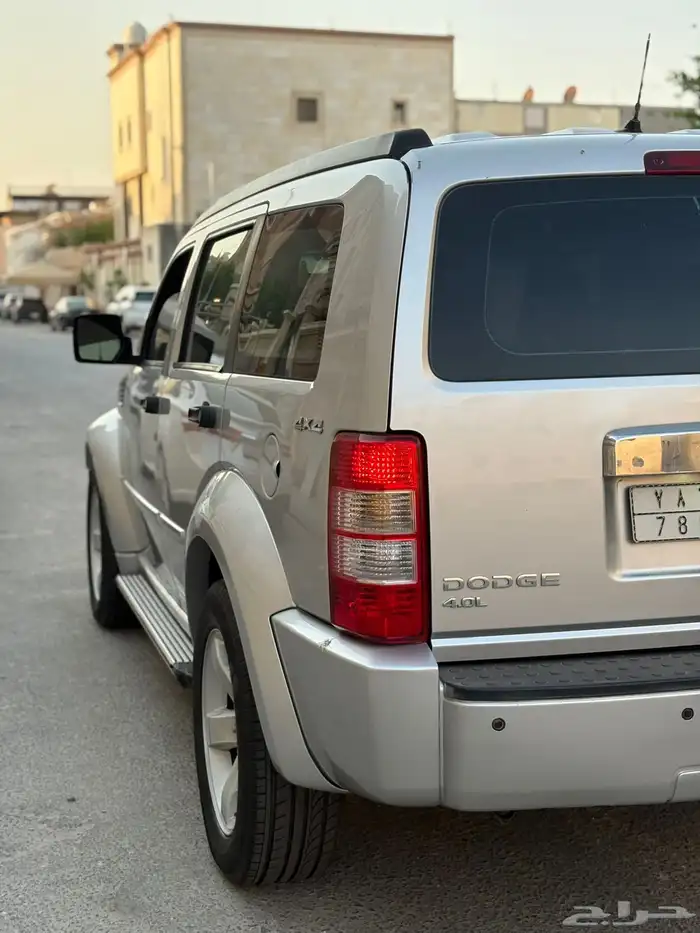 دودج نيترو 2009 4