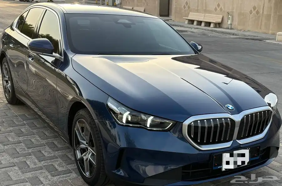 بي ام دبليو الفئه الخامسه 2024 520i ماشي8000 عقد صيانه60 2