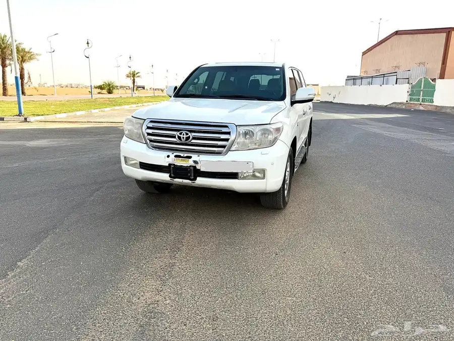 لاندكروزر 2010 VXR فل كامل نظييف 3