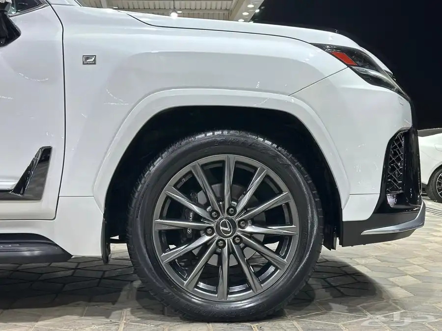 لكزس LX600 F موديل 2023 7