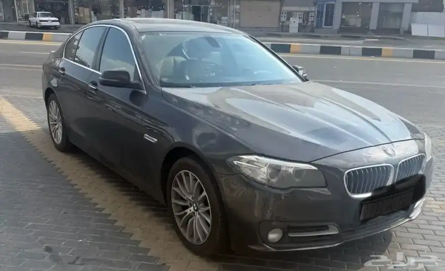 بي ام دبليو 520I لاكجري موديل 2015 بحالة ممتازة وعالشرط 0