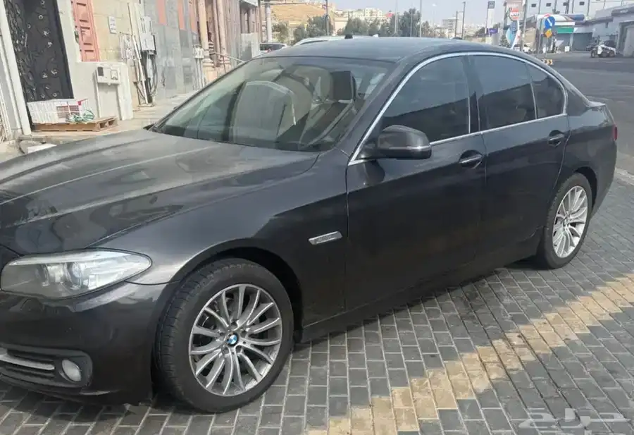 بي ام دبليو 520I لاكجري موديل 2015 بحالة ممتازة وعالشرط 1