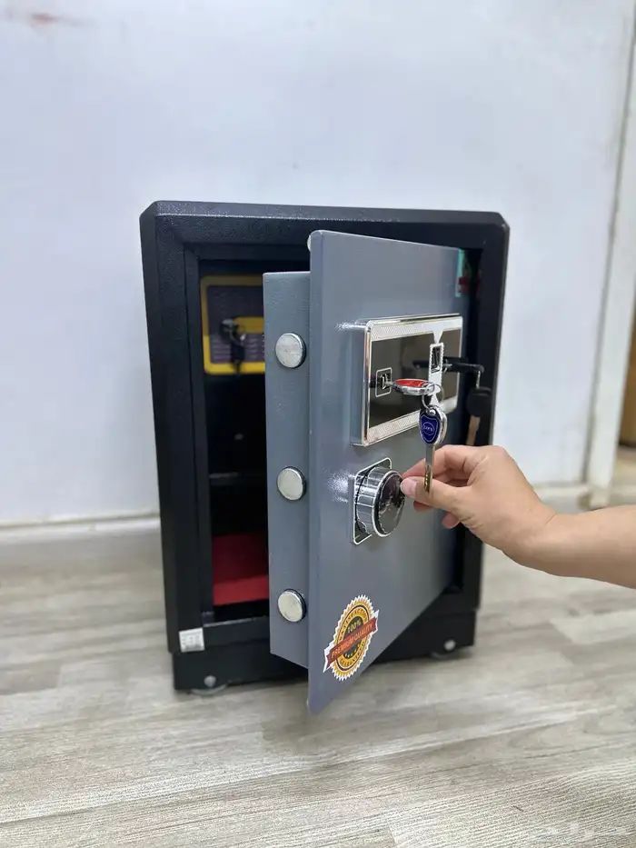 خزنة فولاذ بضمه ومفاتيح وارقام سريه فولاذ 2