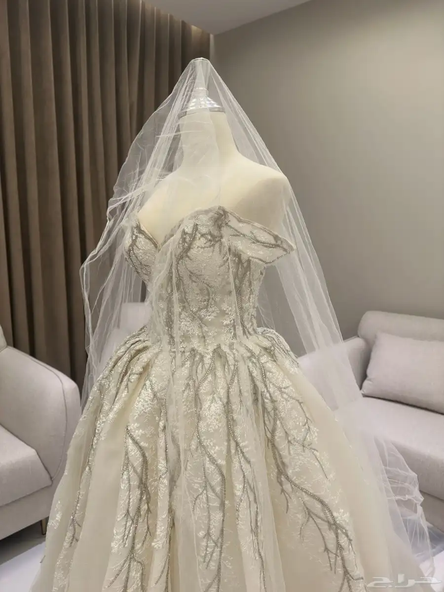 فستان فرح لبس لمره واحده مع تاج وطرحه 0