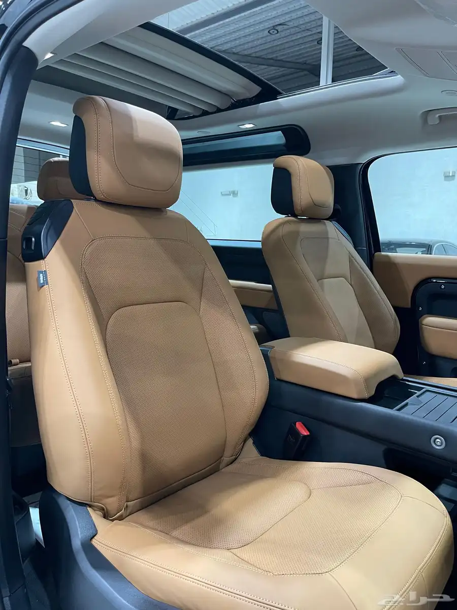 لاندروفر ديفندر 90 - HSE V6 موديل 2024 فل كامل سقف كشف جديد 12