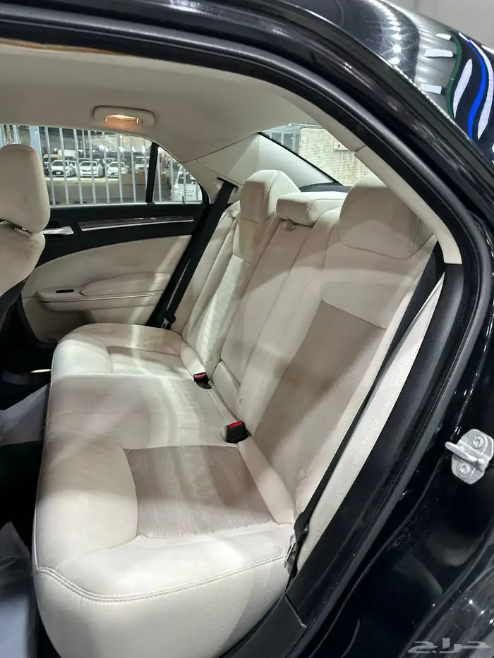 كرايزلر C300 اسود 2019 فئة LTD معرض(عبيد الرشيدي) 27
