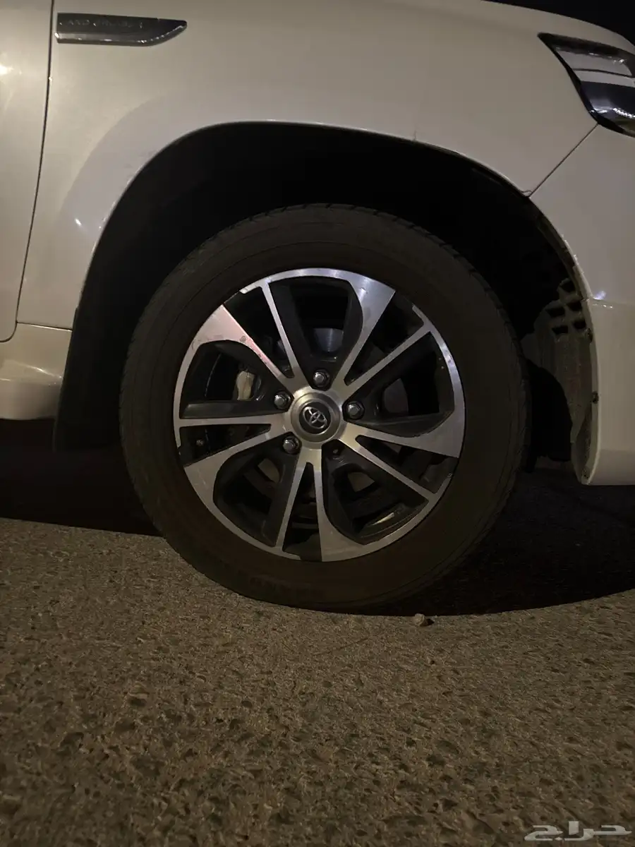 للبدل بجنوط الوكاله جكسارفقط وليساء للبيع خمس جنوط بكفراتها 0