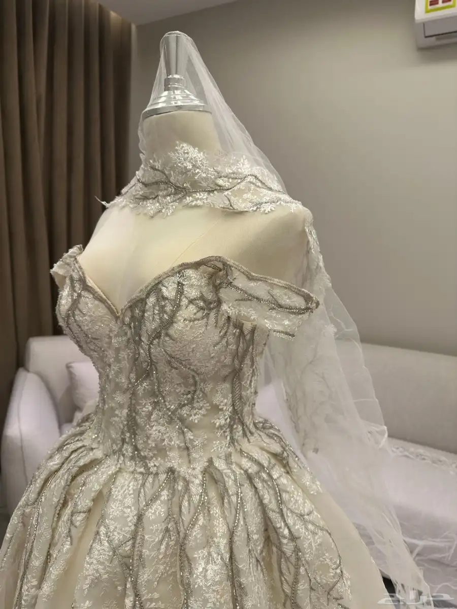 فستان فرح لبس لمره واحده مع تاج وطرحه 1