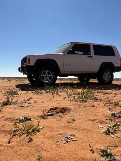 للبيع او للبدل جيب شروكي موديل 99 3