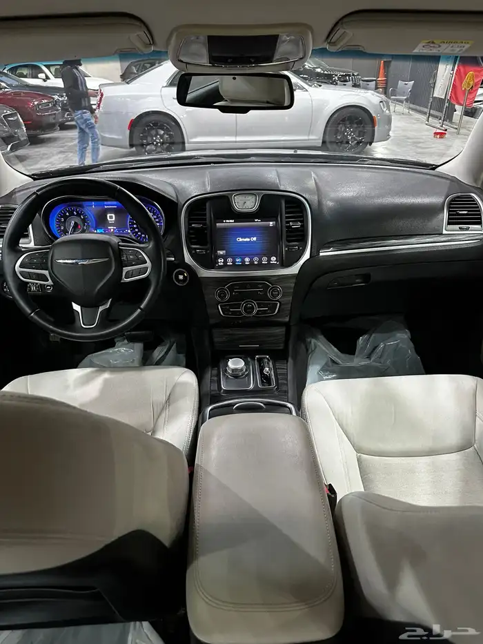 كرايزلر C300 اسود 2019 فئة LTD معرض(عبيد الرشيدي) 28