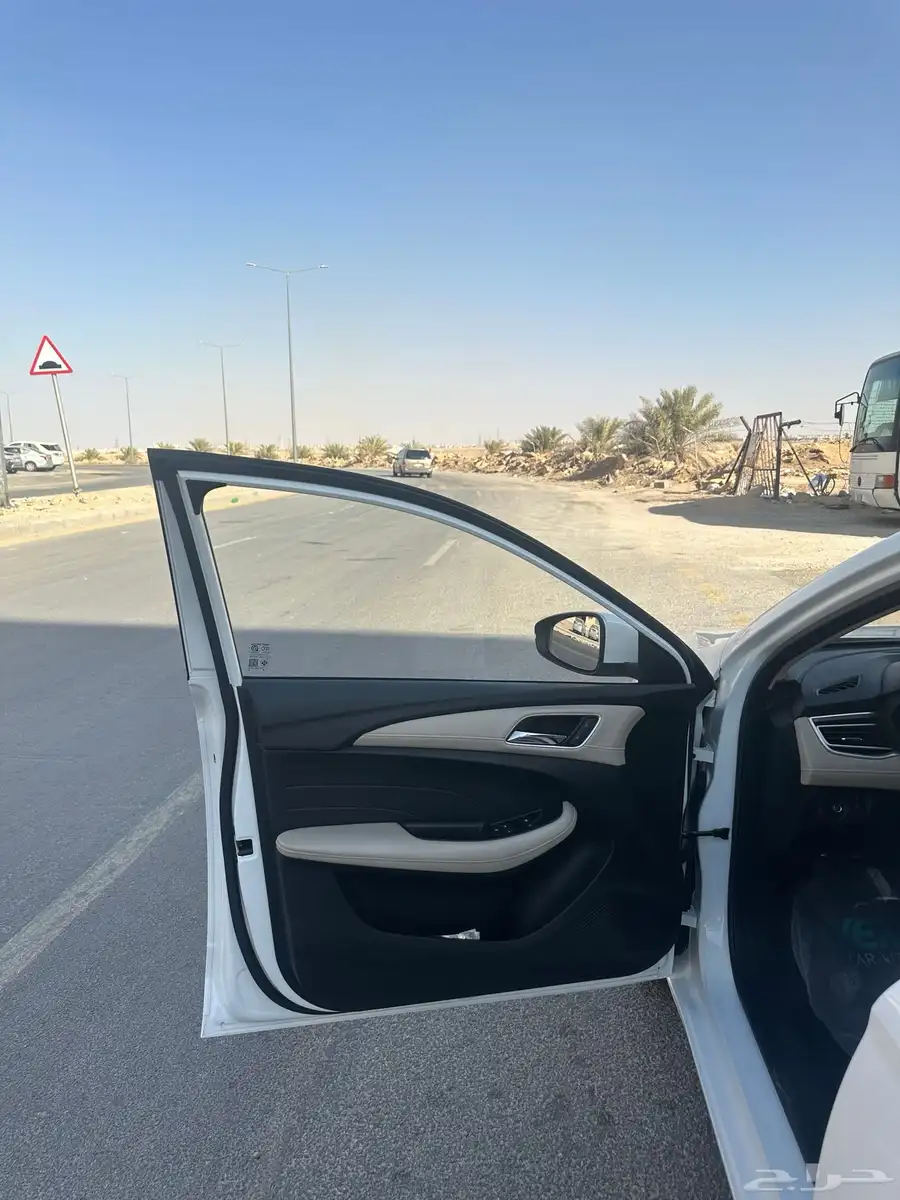 ام جي 2023 9