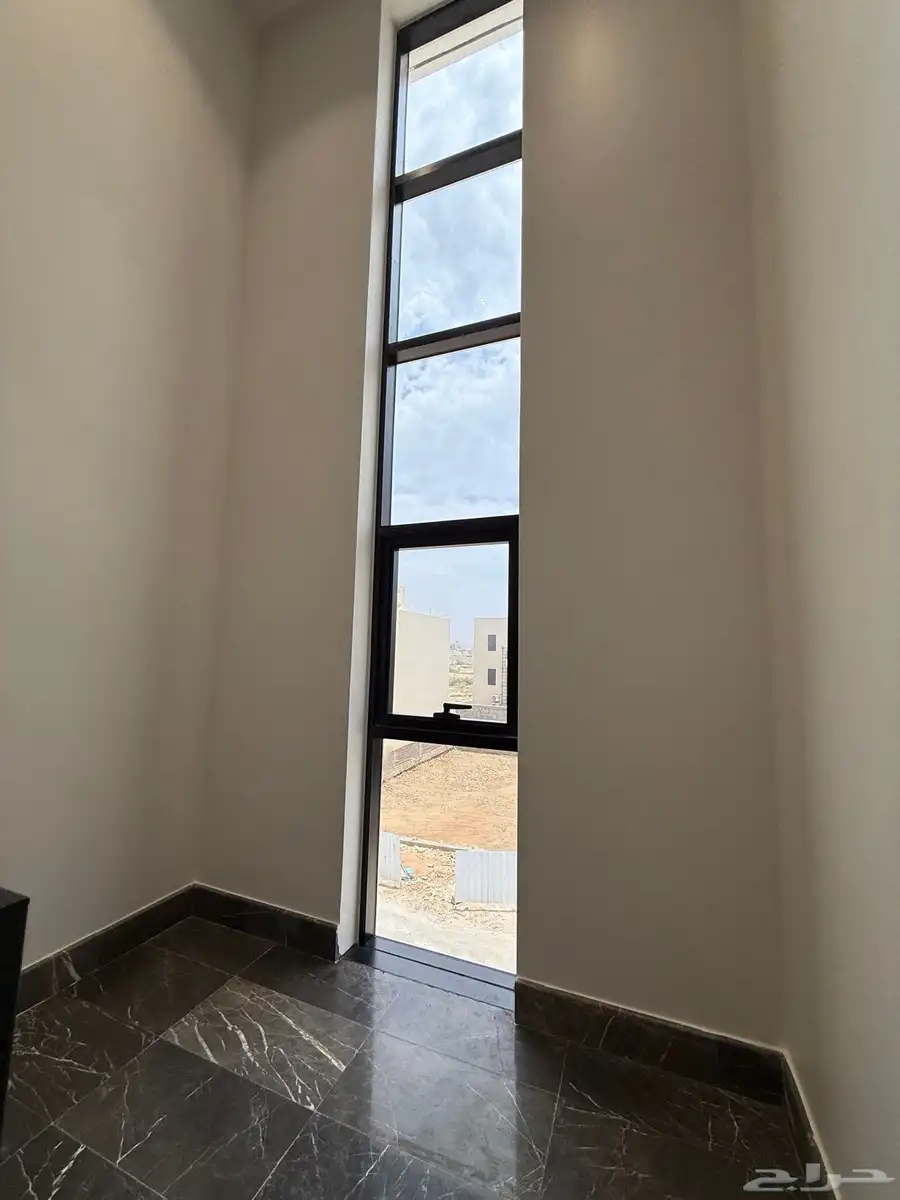 للبيع دور ثاني مع ملحق ب ابها طريق المحاله بالقرب من الملعب 26