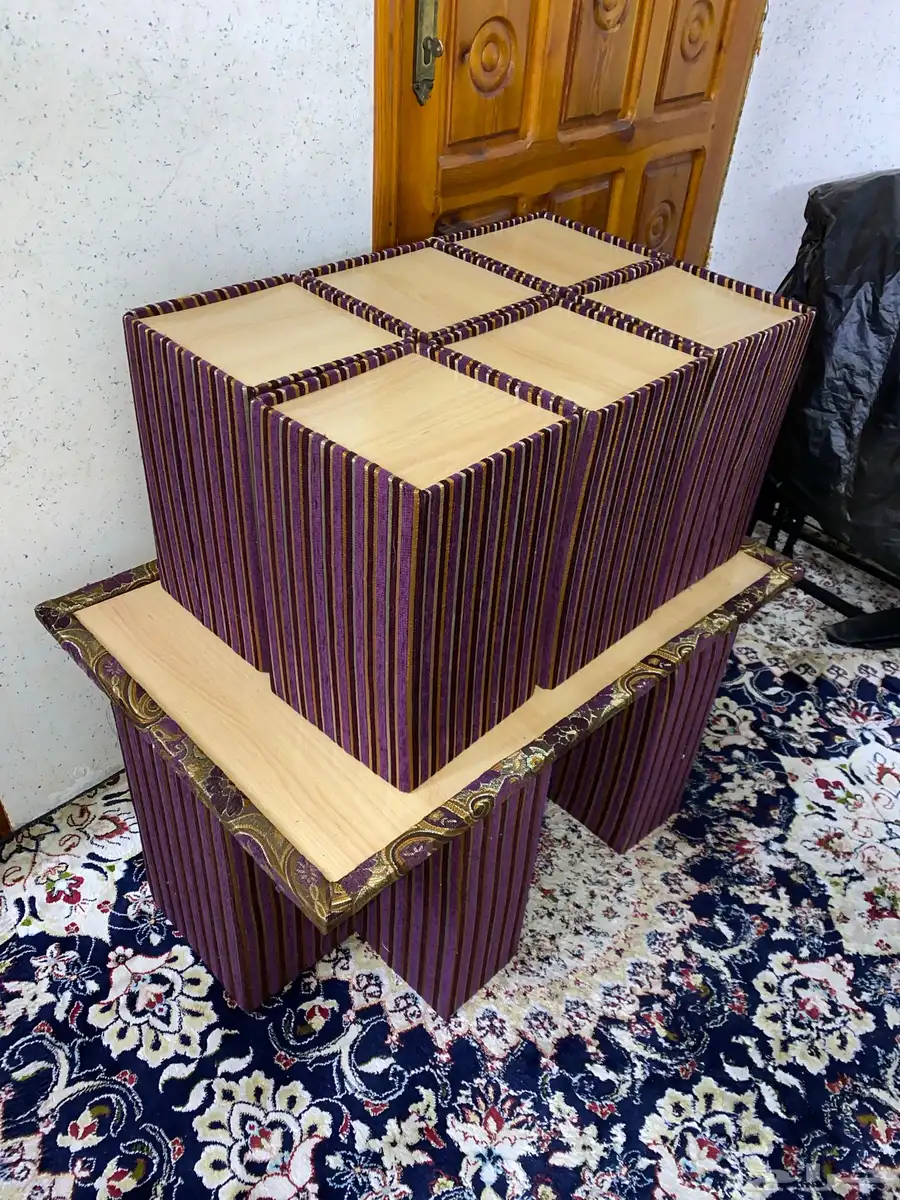 طاولات مجالس بحالة نظيفة للبيع 0