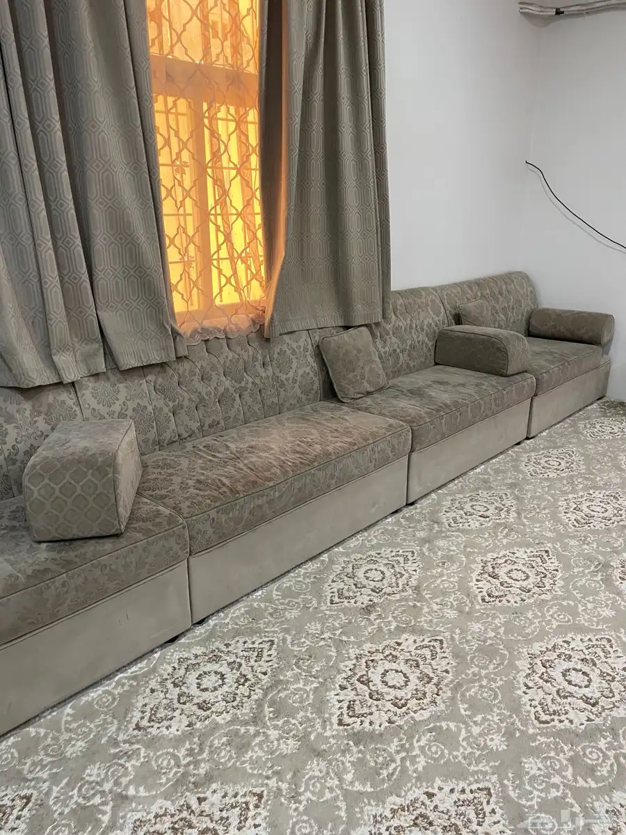 كنب مع فرشة وستاره 4