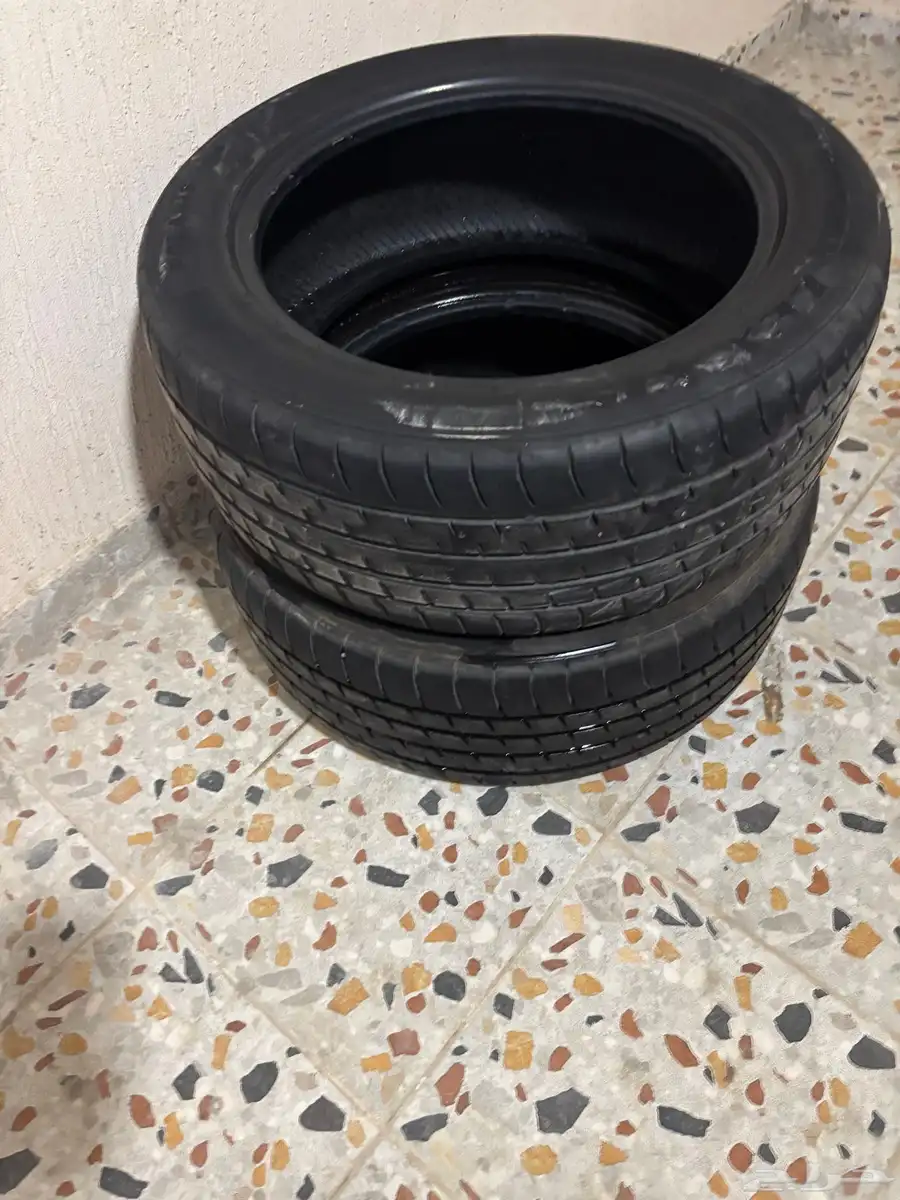 إطارات صيني من ماركة Lexxis كانت راكبه على سيارة تورس 4