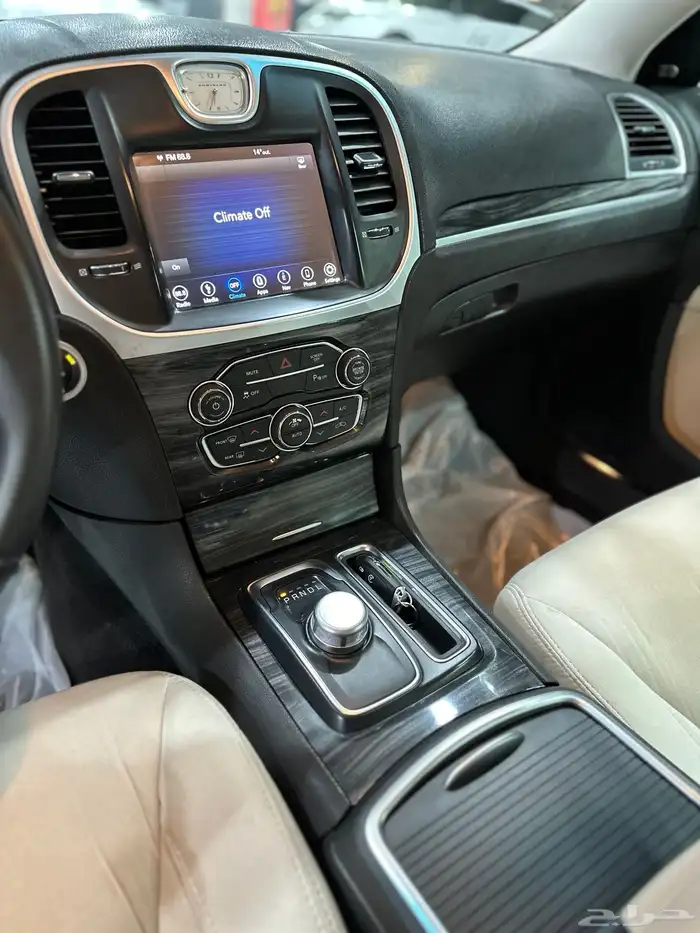 كرايزلر C300 اسود 2019 فئة LTD معرض(عبيد الرشيدي) 23