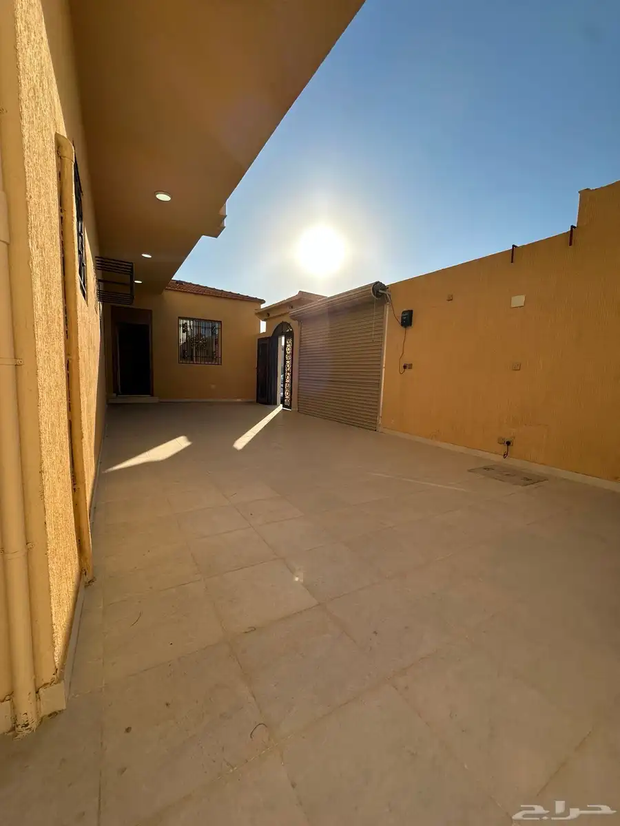 دور للبيع مشب و7غرف وحوش وسعر طيب لصامل 26