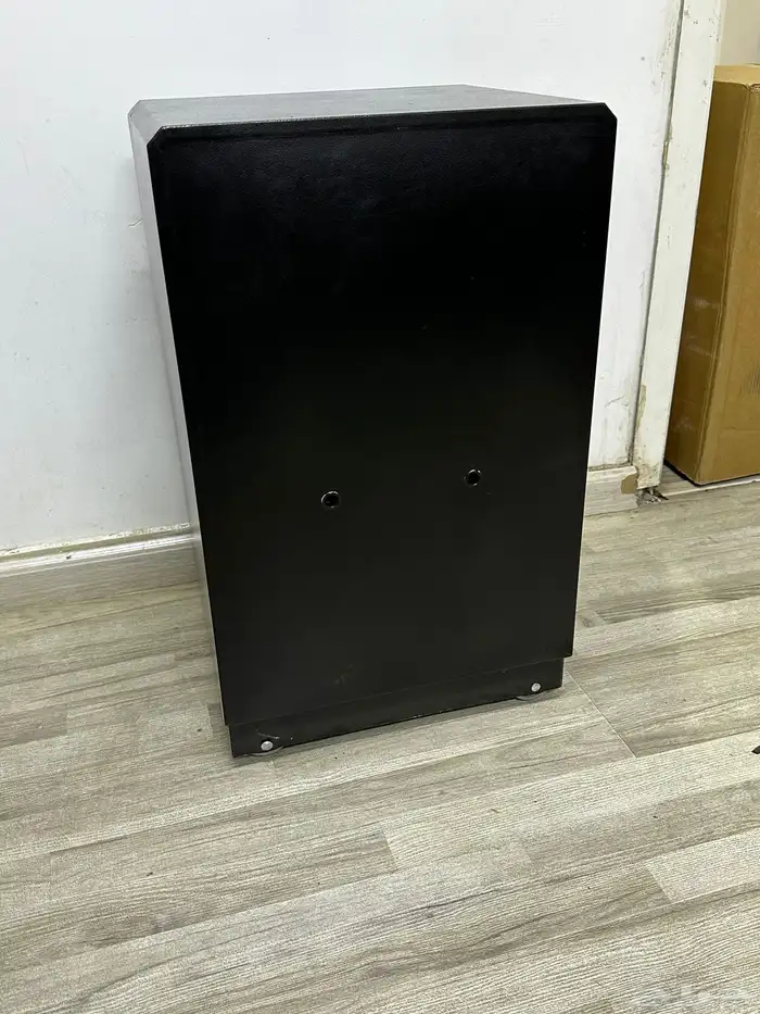 خزنة فولاذ بضمه ومفاتيح وارقام سريه فولاذ 14