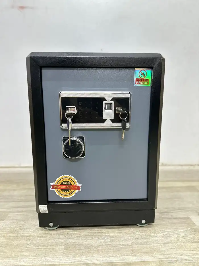 خزنة فولاذ بضمه ومفاتيح وارقام سريه فولاذ 0