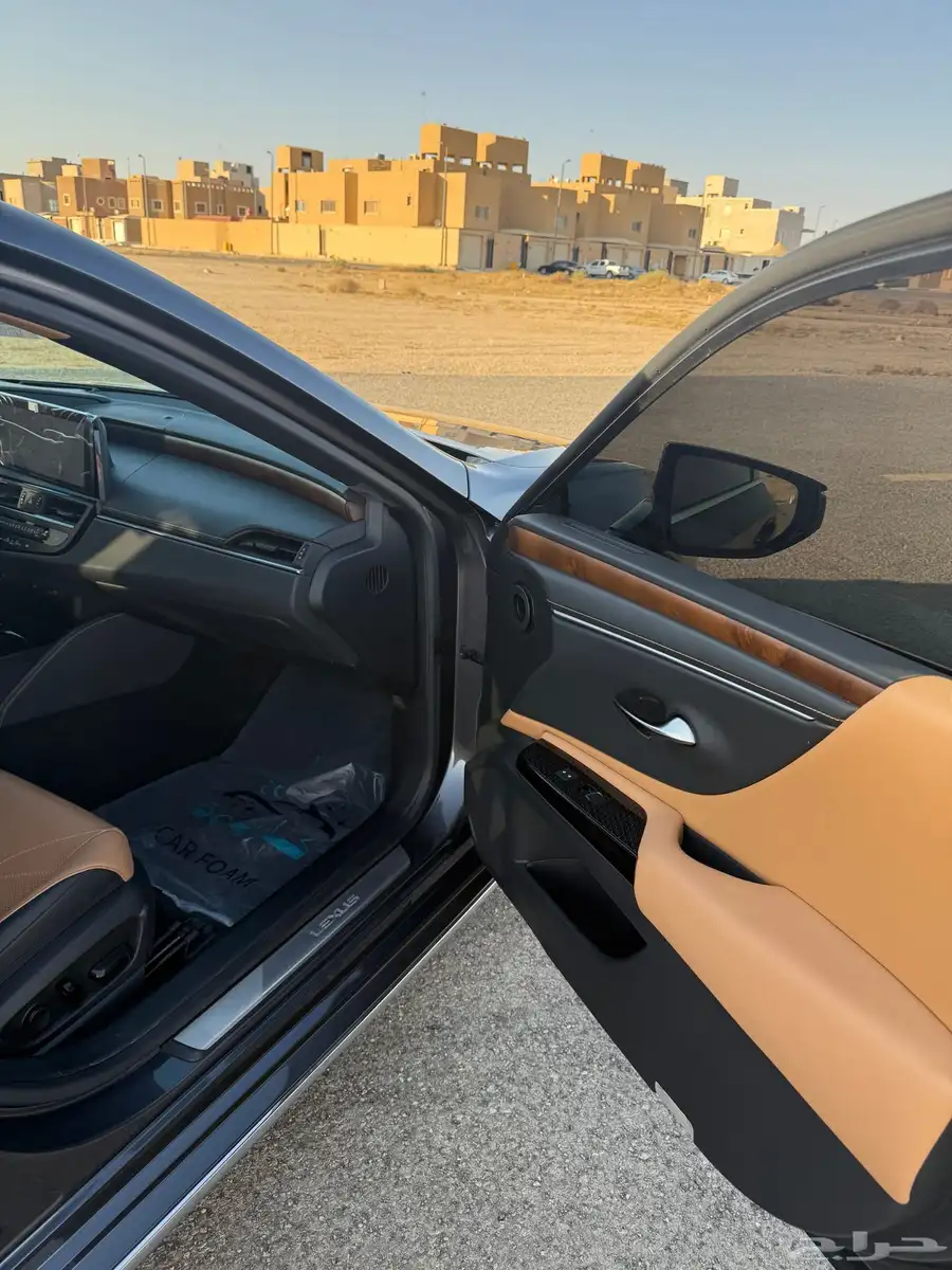 لكزسES 350عبداللطيف جميل 8