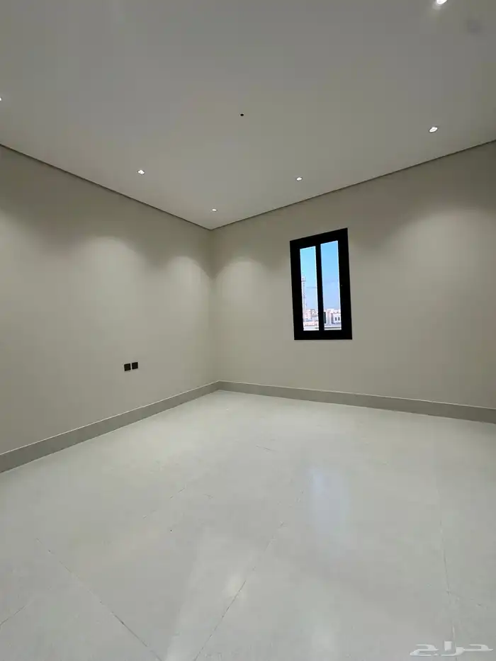 شقة للبيع دور اول مع سطح 1