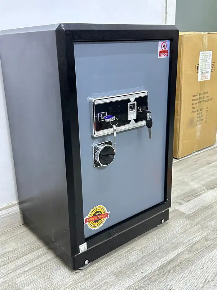 خزنة فولاذ بضمه ومفاتيح وارقام سريه فولاذ 15