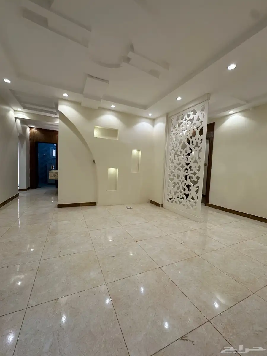 دور للبيع مشب و7غرف وحوش وسعر طيب لصامل 13
