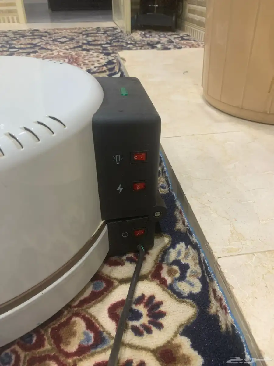 خبازات اثنين نضيف ما فيني اي حاجه شغالات على الشرط 1