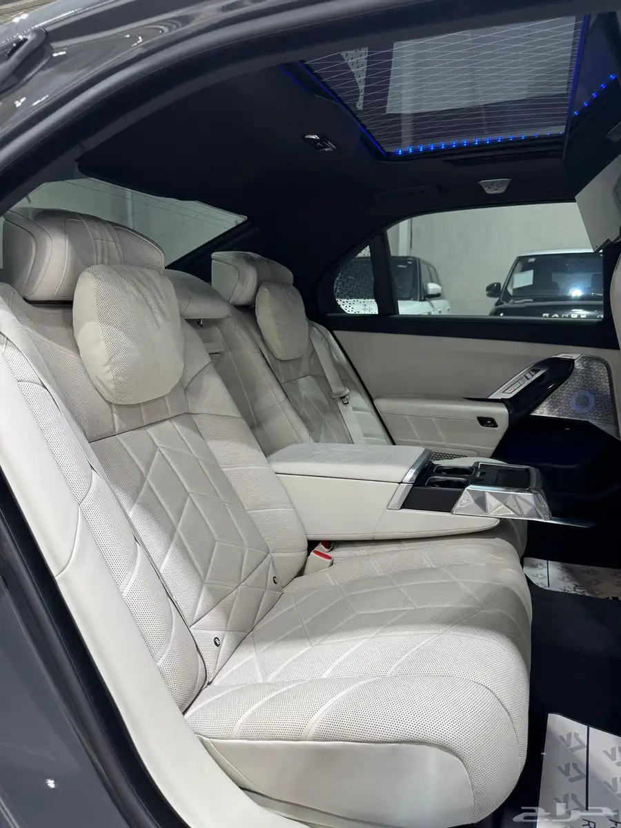 بي ام دبليو 740i M Kit موديل 2023 فل كامل مستعمل 15