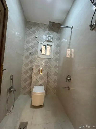 دور للبيع مشب و7غرف وحوش وسعر طيب لصامل 8