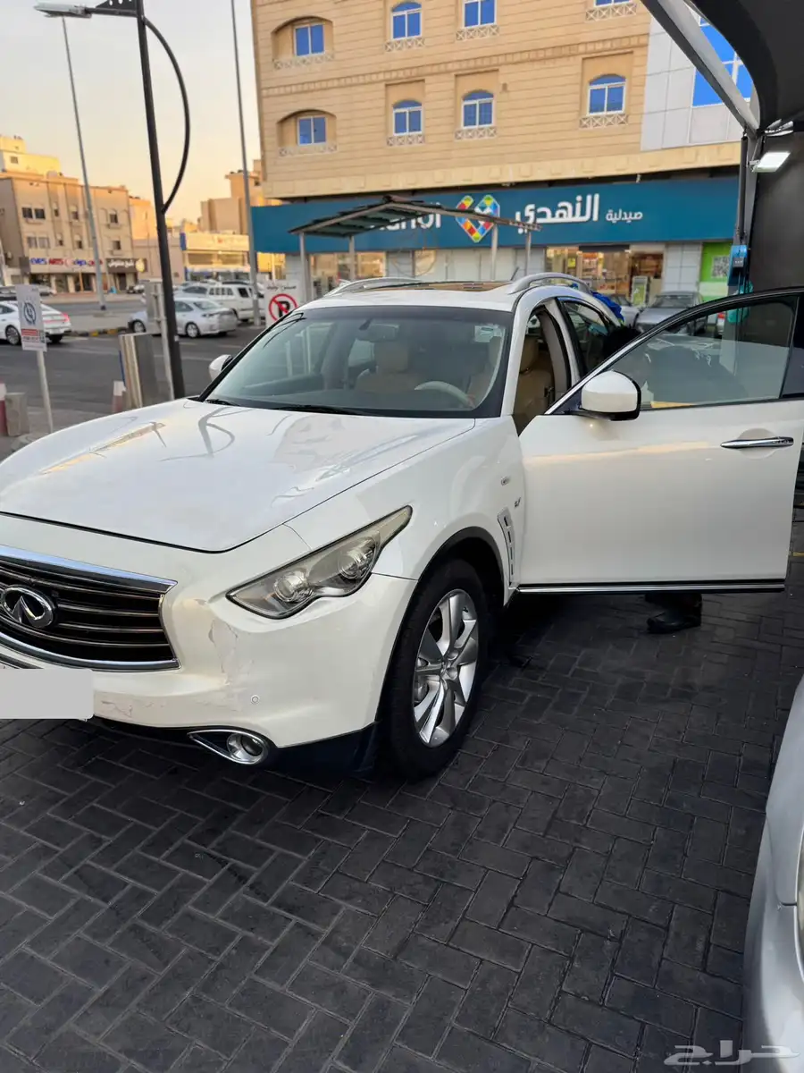 نيسان انفنيتي QX70 موديل 2014 index