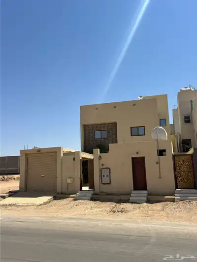 للبيع فلة بحي المنصورة  الشقةببريده مساحة 372 م عمرها 5 سنوات 0