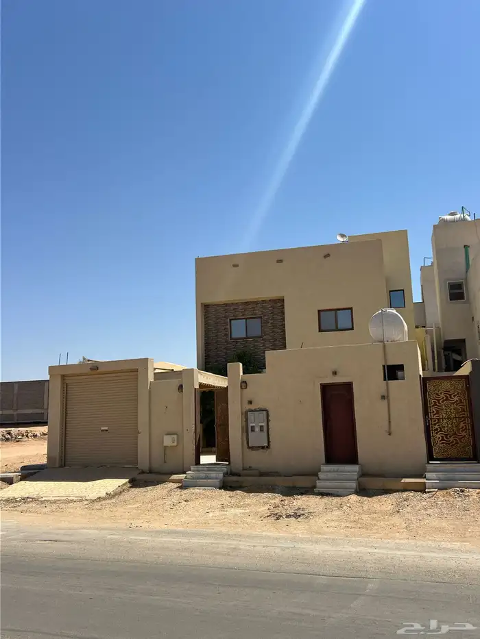 للبيع فلة بحي المنصورة  الشقةببريده مساحة 372 م عمرها 5 سنوات 0