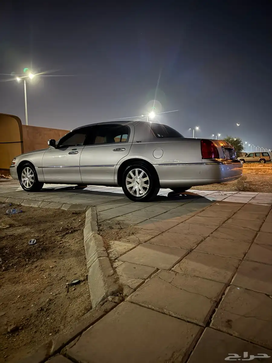 لنكولن تاون كار 2010 19